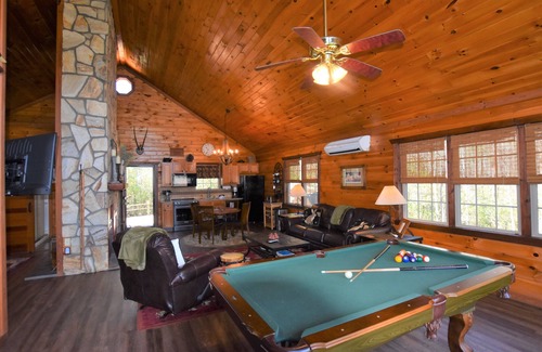 Sautee Nacoochee Cabin | Vista Ridge Cabin, A Romantic Getaway in Helen, GA