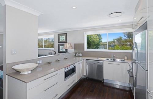 Copacabana House | Vista Seascape - Decks, Pool, and Views!