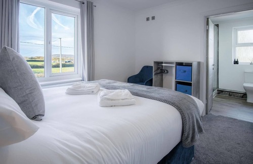 Port-Eynon Apartment | Vista Suite - 3 Bed Apartment - Ocean Breeze