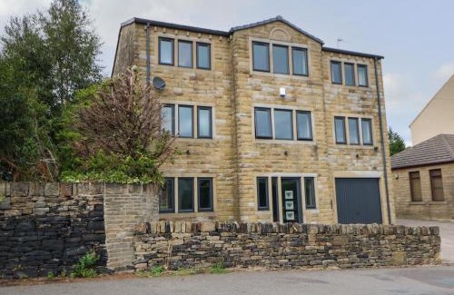 Meltham House | Vista Tasso