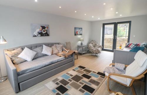Meltham House | Vista Tasso