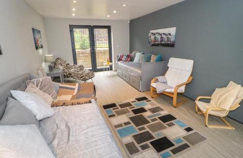 Meltham House | Vista Tasso