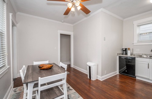 Hyde Park House | Vista View Villa Suites – Whole Home Rental! 2 Private Condos 10 Min to Downtown