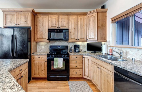 Pinebrook House | Vista Views *Pet Friendly