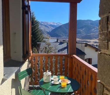 Saillagouse Apartment | Vistas excepcionales, jardín con piscina, muy acogedor