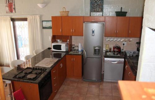 Britannia Bay Apartment | Visvanger self catering