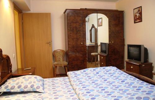 Sector 4 Apartment | Vitan modern apartment, sleeps 4