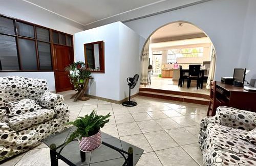 La Banda de Shilcayo Apartment | Vive a 5min del centro 3HAB con A/C Cochera Jardín