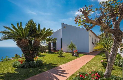 Garajau House | Vivenda da Esquina - by LovelyStay