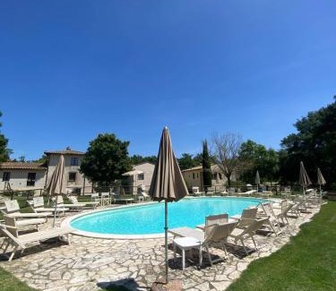 Gambassi Terme Apartment | Vivi la Toscana con Piscina e Giardino