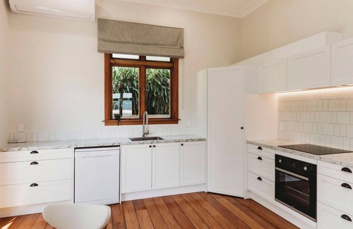 New Plymouth Cottage | Vivian Cottage Central City