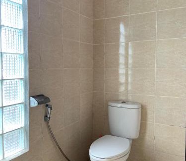 Hu'u House | Vivian's Lakey peak homestay