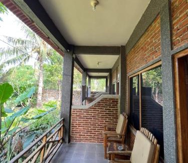 Hu'u House | Vivian's Lakey peak homestay