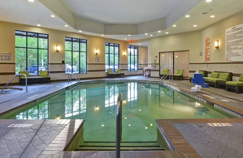 Eden House | Vivid Suite for Your Next Getaway! Free
