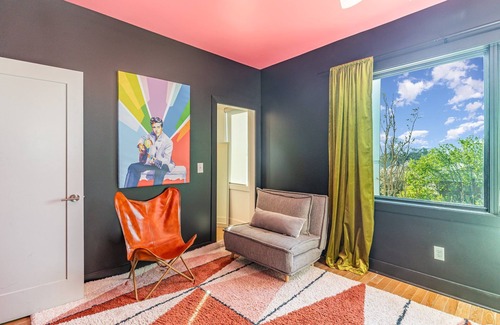 Edgehill Cottage | Vivid Vocals - 4 Mins to Broadway - Rooftop Patio