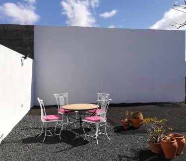 Tinajo House | VIVIENDA VACACIONAL LA CAÑADA