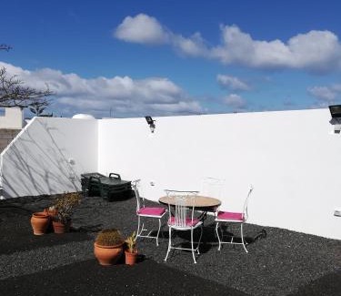 Tinajo House | VIVIENDA VACACIONAL LA CAÑADA