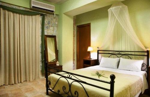 Pyrgou Dirou House | Vlyhada Guesthouse