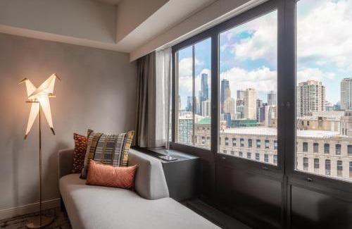 Downtown Chicago Hotel | voco Chicago Downtown - Riverwalk by IHG