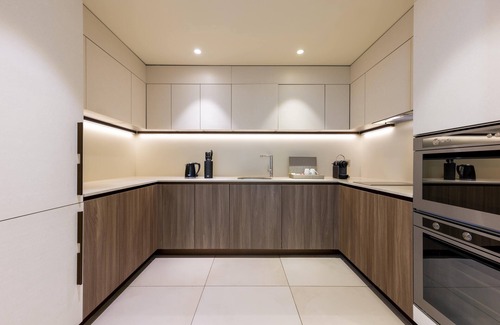 Doha Hotel | voco Doha West Bay Suites by IHG