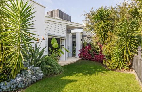 West Busselton House | Vogue Design Footpath to the beach