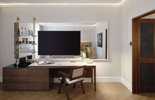 Downtown Montreal Hotel | Vogue Hotel Montreal Downtown, Curio Collection by Hilton
