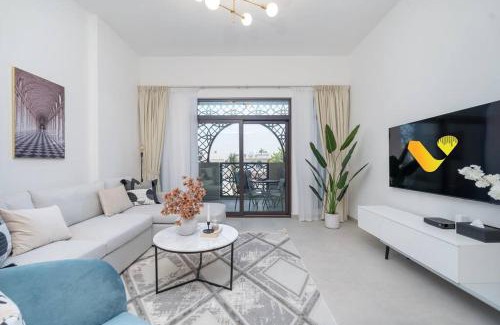 Umm Suqeim 3 Apartment | Vogue Jumeirah Living - Near Burj Al Arab & Beach