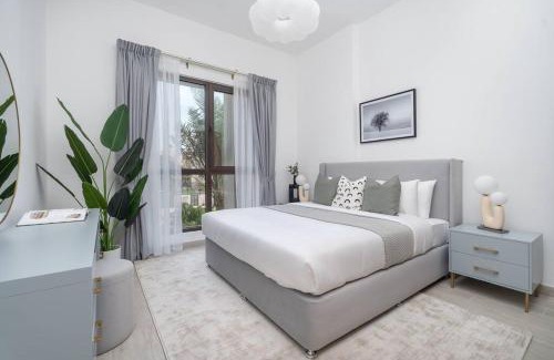 Umm Suqeim 3 Apartment | Vogue Jumeirah Living - Near Burj Al Arab & Beach