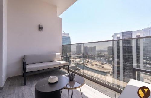 Madinat Zayed Apartment | VOGUE MAG318 Business Bay - Downtown Dubai - walkable to Burj Khalifa and The Dubai Mall and Pool View with balcony