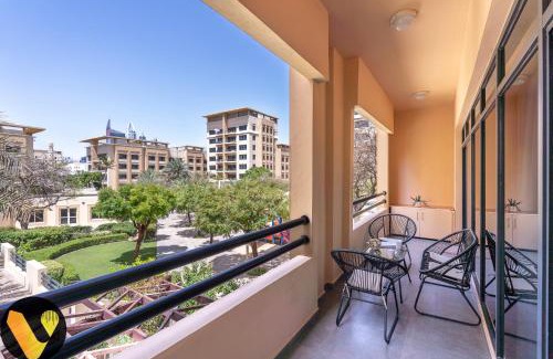 The Greens Apartment | Vogue Stylish and Cozy in Greens Dubai, Three Bedroom Apartment with a Dedicated Work Space and Big balcony With full Amenities