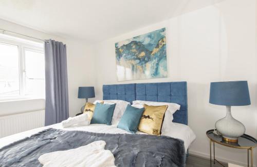 Huyton House | Voguish 3BR Home in Huyton