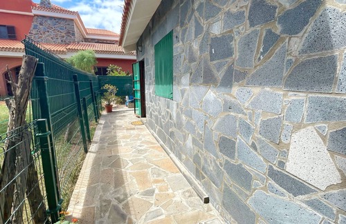 Las Rosas House | volcanic stone hut