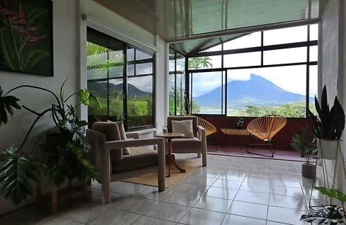 El Fosforo House | Volcano & Lake Arenal View Suite with Soaking tub
