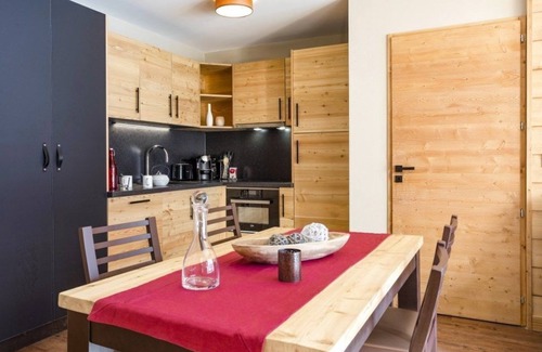 Les Boisses Condo | Vos Prochaines Vacances de Ski | Chambre Confortable avec une Cheminée + Parfait pour les Skieurs
