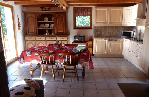 Saulxures-sur-Moselotte Ski Chalet | Vosges, non-smoking chalet apartment, close to shopping, close to road and snowshoeing, plowed easy access, quiet, ideal for family with children or hikers