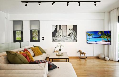 Voula Apartment | Voula Private Pool, Beach, Home cinema Apartment