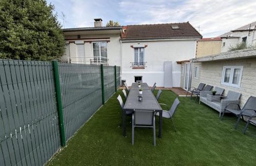 Bagneux Villa | VR House 14 bedrooms 3 min metro 23 beds PARC EXPO
