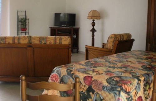 Saint-Julien-des-Landes House | Vrbo Property