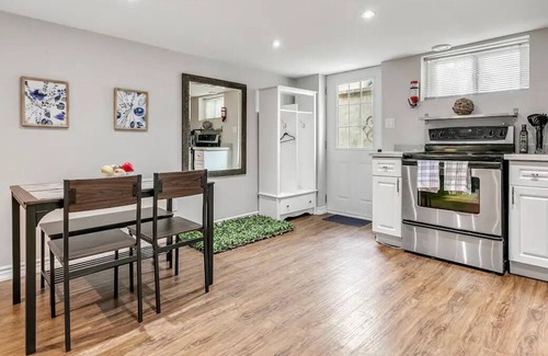Lakeview Apartment | Vrbo Property