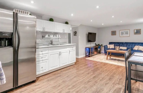 Lakeview Apartment | Vrbo Property