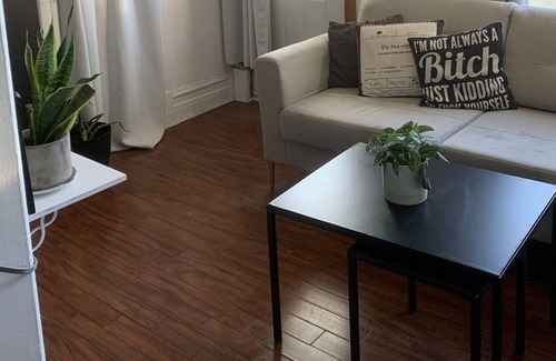 De Lorimier Apartment | Vrbo Property