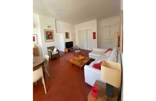 Le Camas Apartment | Vrbo Property