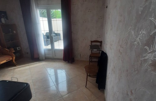 Noisy-le-Sec Bed & Breakfast | Vrbo Property