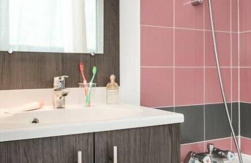 Quartier du Pont-de-Flandre Apartment | Vrbo Property