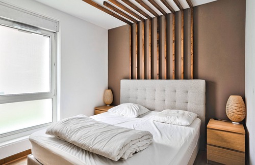 Quartier du Pont-de-Flandre Apartment | Vrbo Property