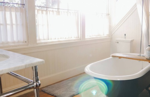 Greensboro Cottage | Vrbo Property