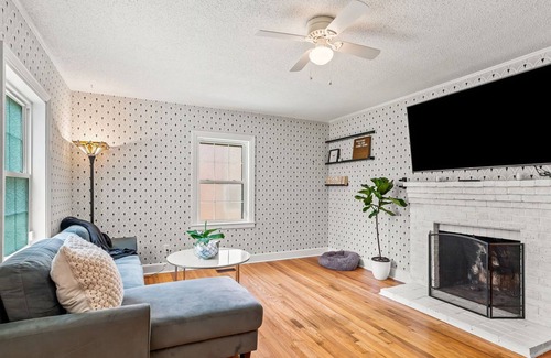 Old Irving Park House | Vrbo Property