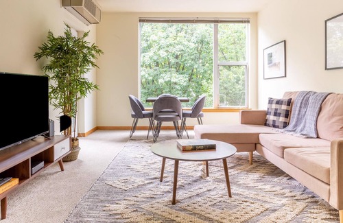 Lloyd District Apartment | Vrbo Property