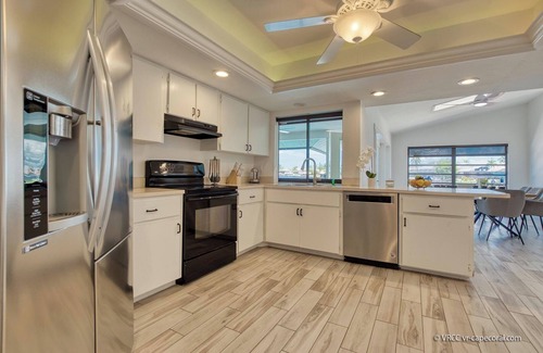 Eight Lakes House | VRCC Villa The View - Anglers paradise with a view