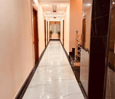 Bilhaur Hotel | Vrindavan Dreams Hotel & Suites